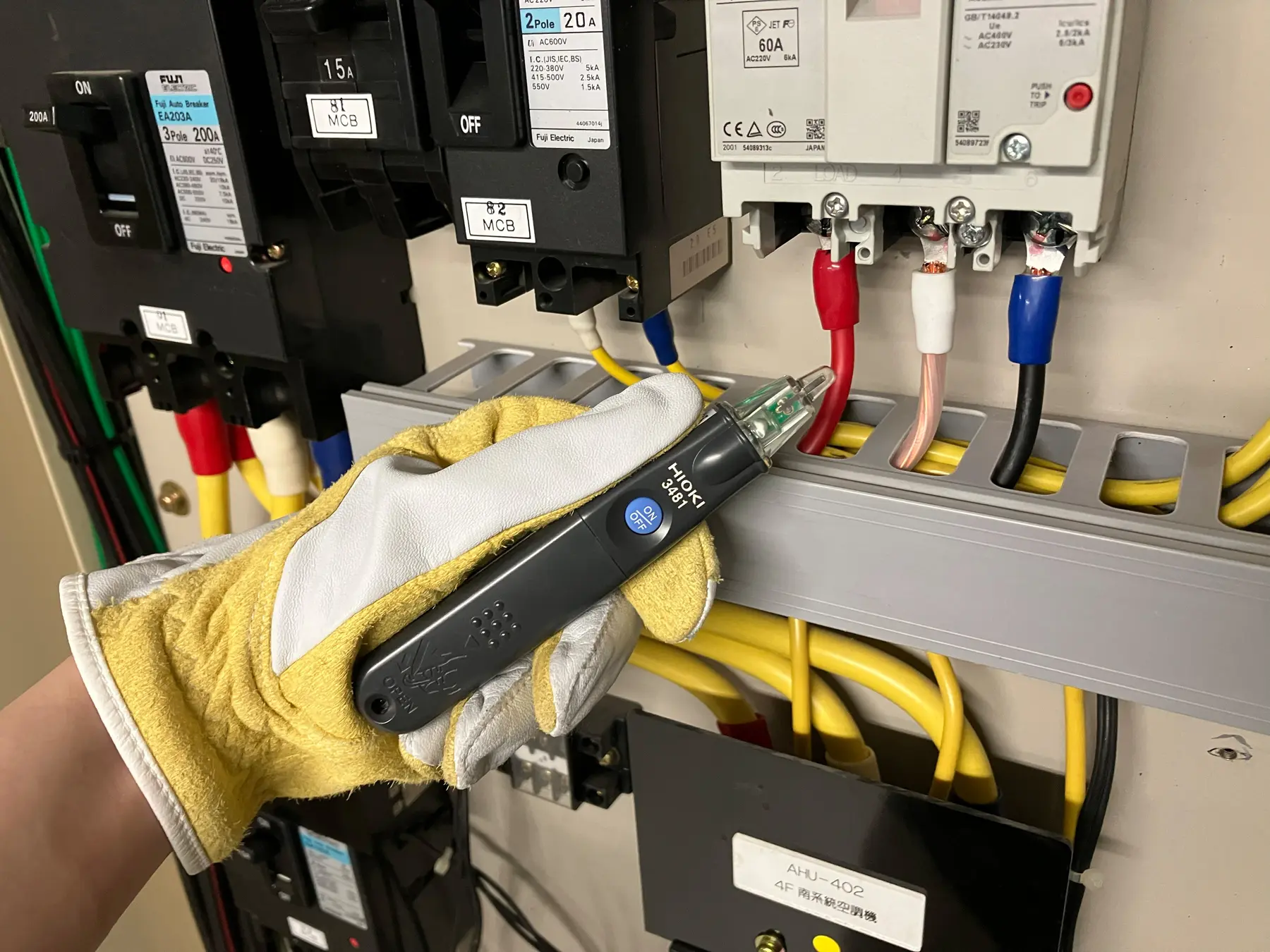 HIOKI 3481 non contact voltage detector 40v to 600v application