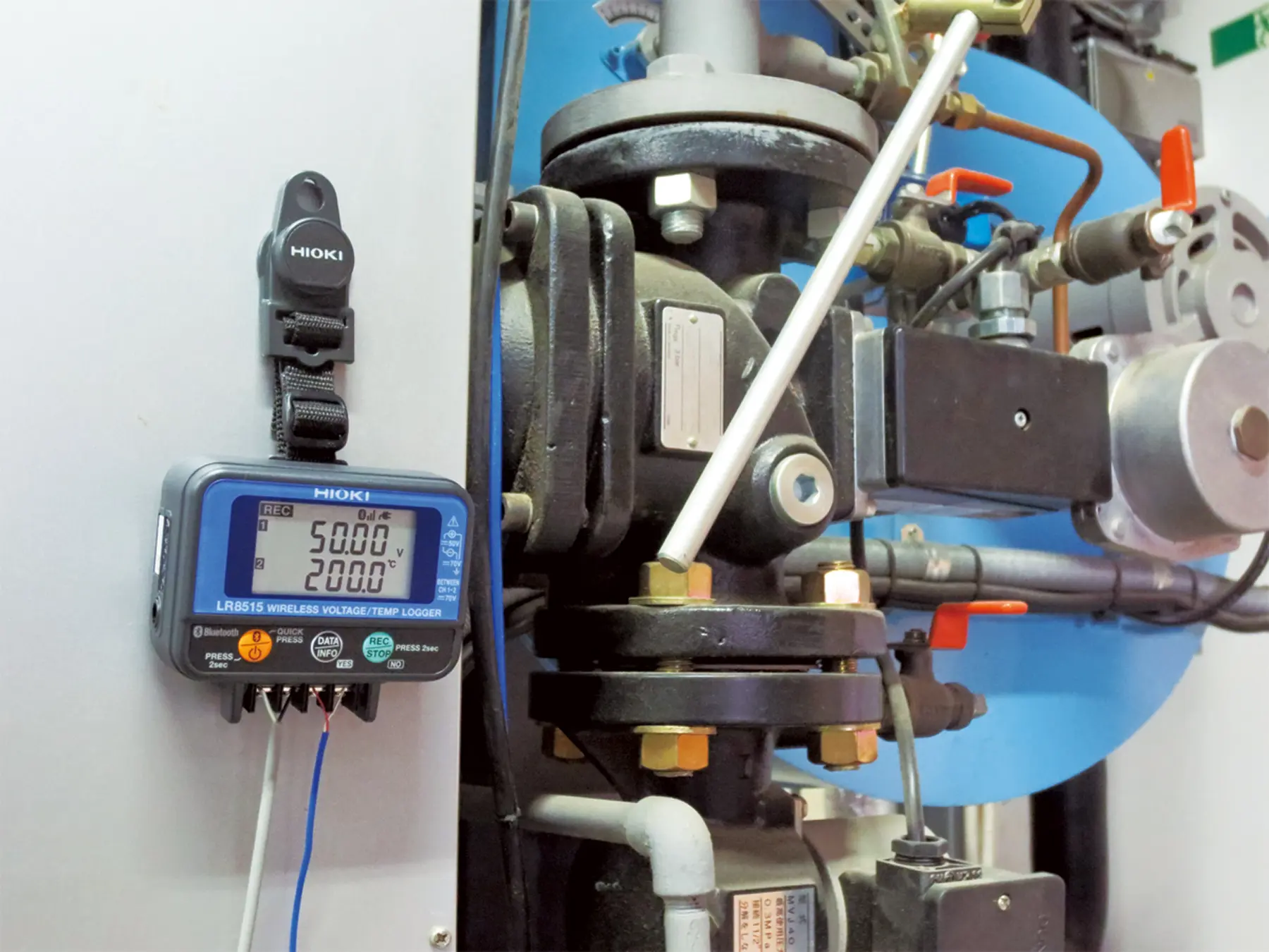 HIOKI LR8515 bluetooth voltage temperature logger with Z5020 magnetic strip