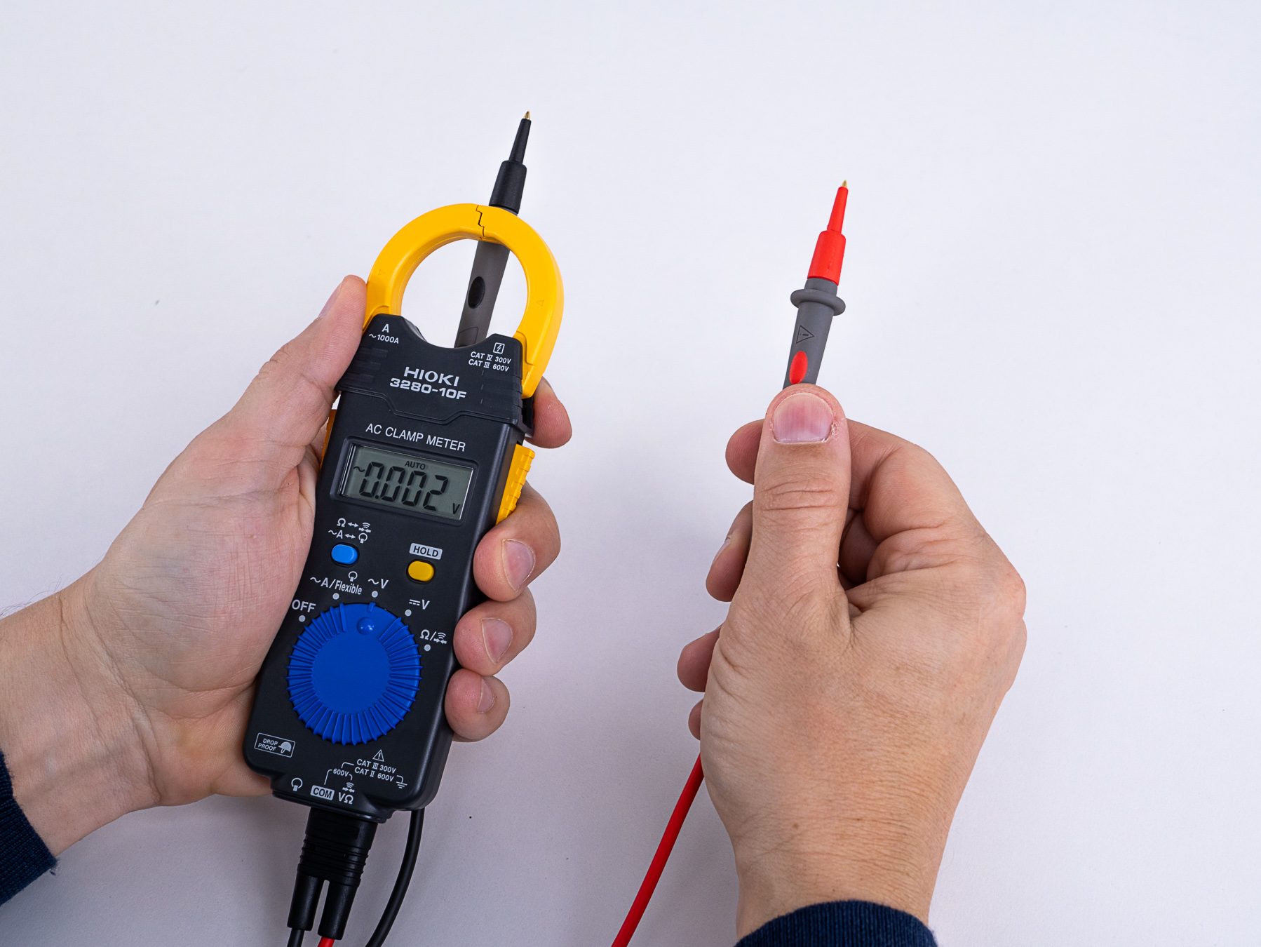 HIOKI 3280-10F with L9208 test leads