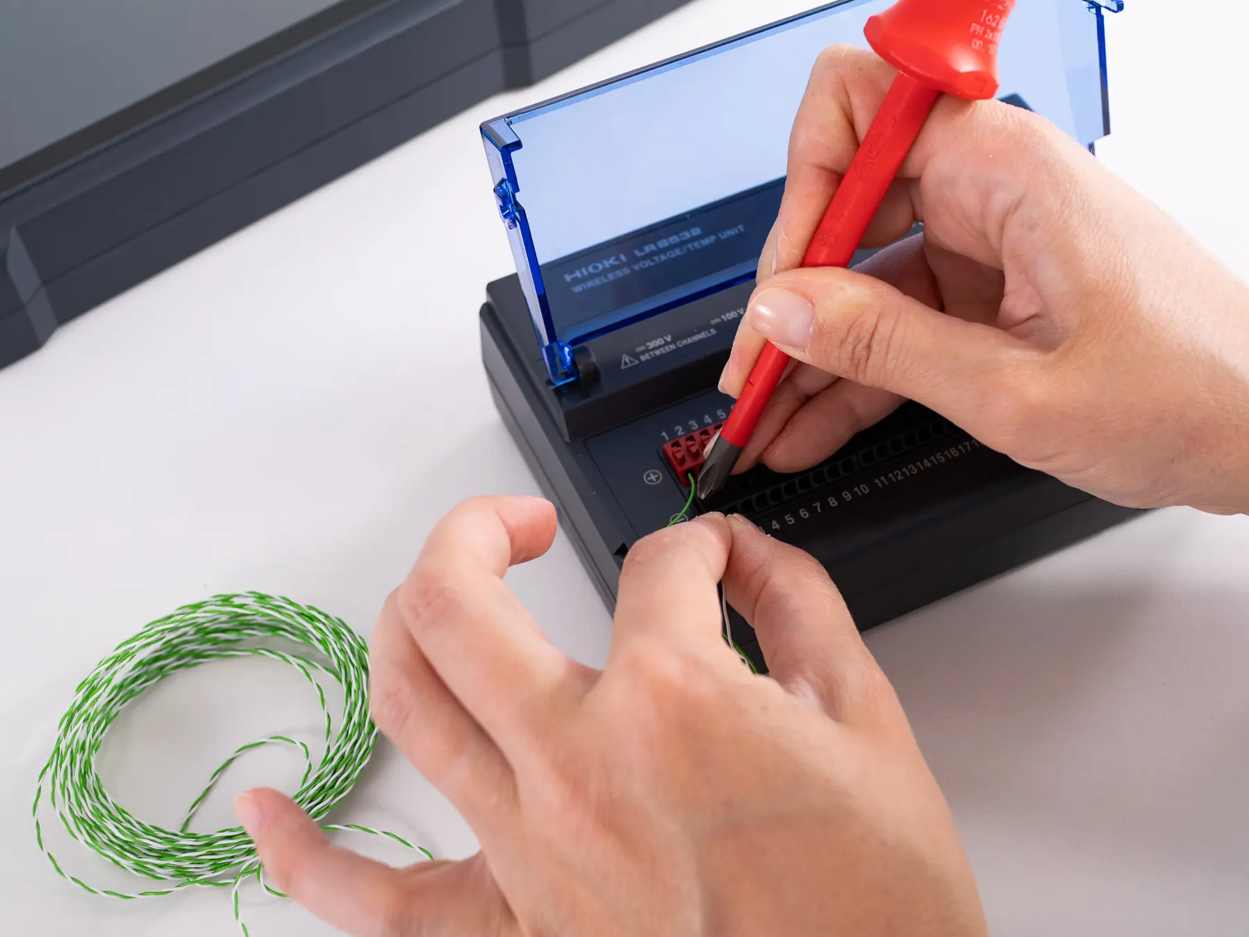 LR8532 - 30-ch wireless logger module for voltage and temperature, 10 ms