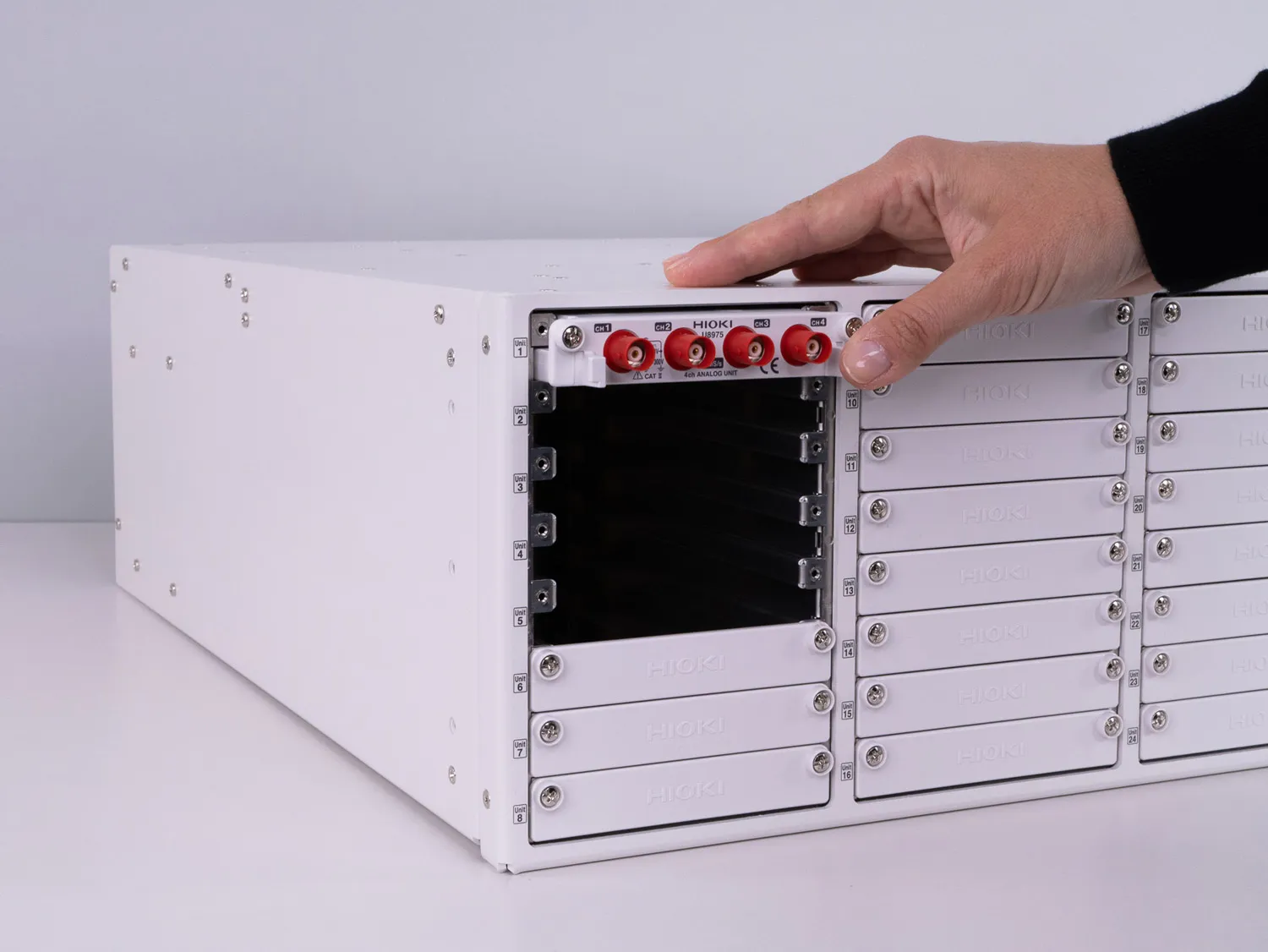 HIOKI MR8740T 108 channel memory recorder real time recording compatible with HIOKI U8975 analog module