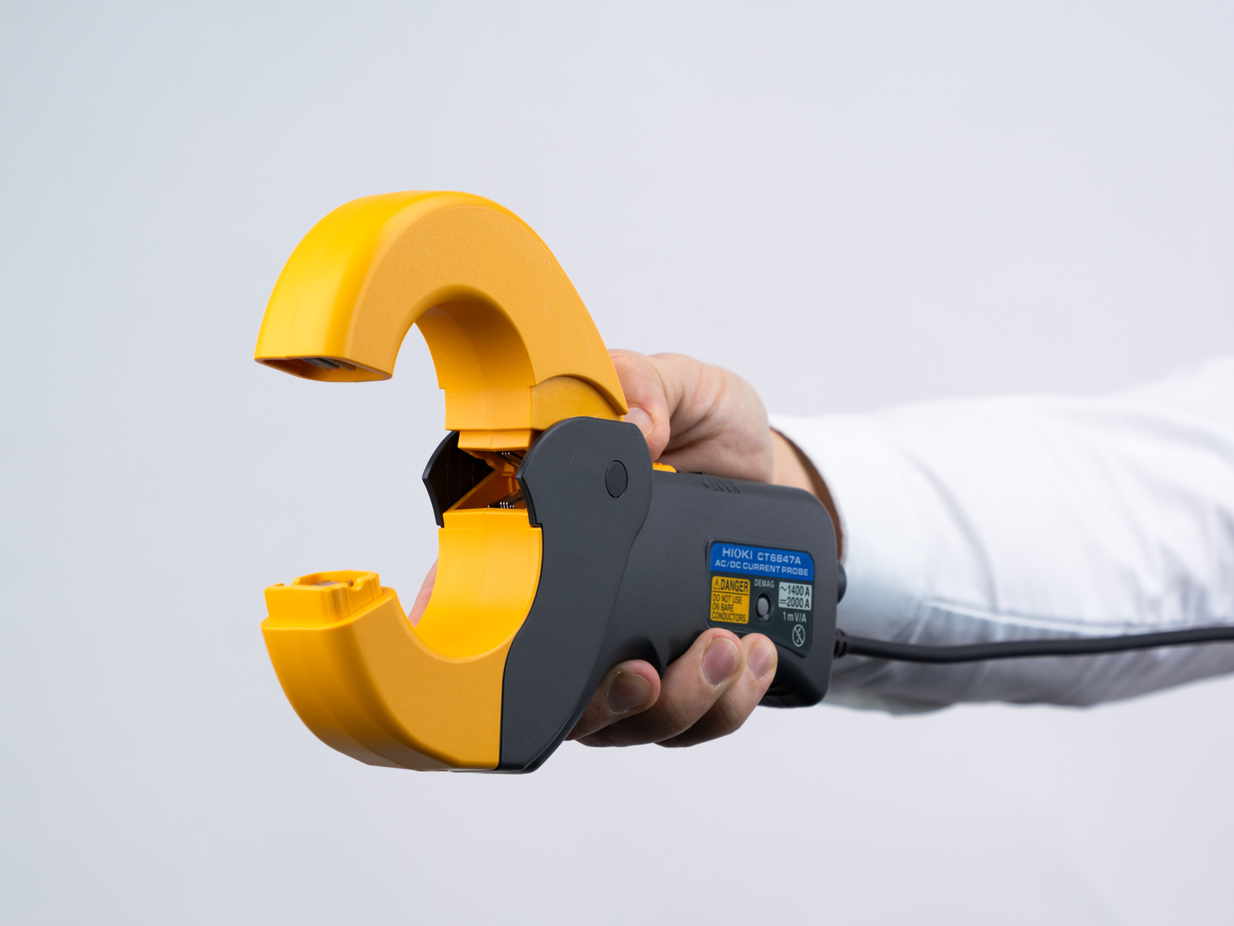 HIOKI CT6847A ac dc high accuracy current clamp 2000 a 70 khz maximum conductor diameter 50 mm