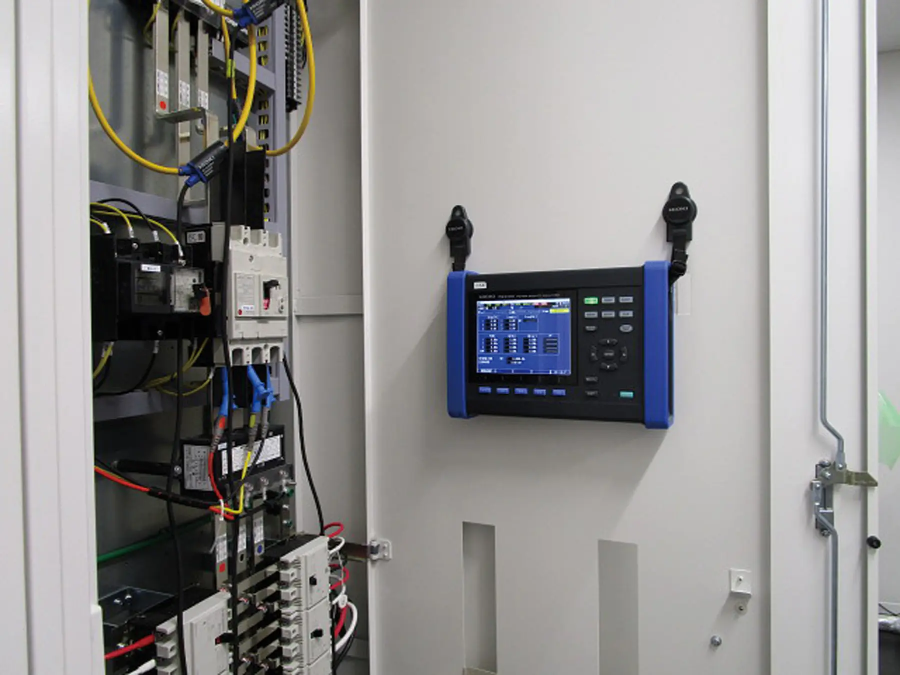 HIOKI Z5004 magnetic strap hands free measurement