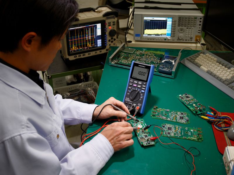 Multimeter Testing Lab Digital Multimeters for Maintenance & Electrical Testing | HIOKI