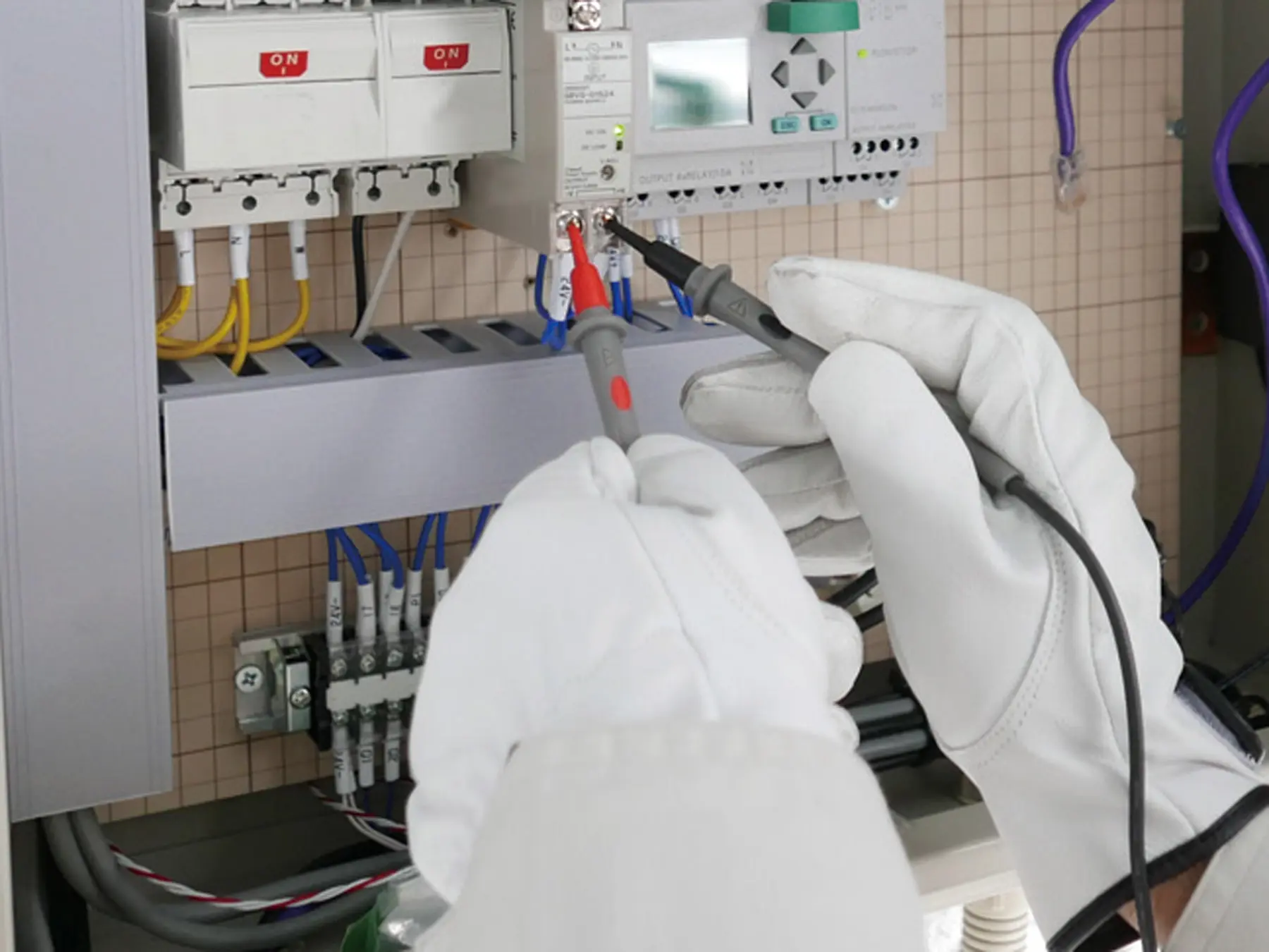 HIOKI L9207-10 measuring lead set red black banana plug 4