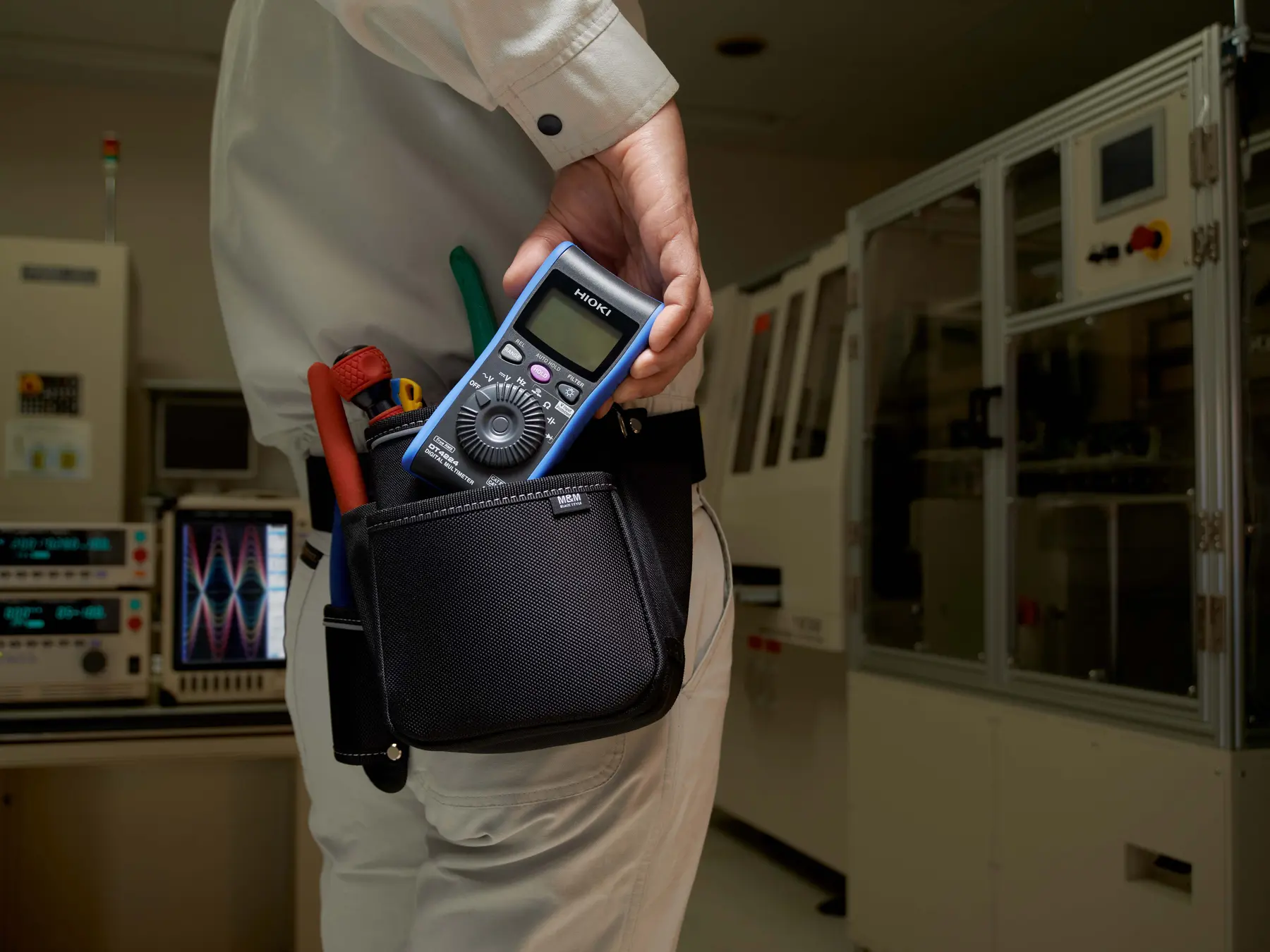 HIOKI DT4224 digital multimeter cat iii 600v cat iv 300v portable