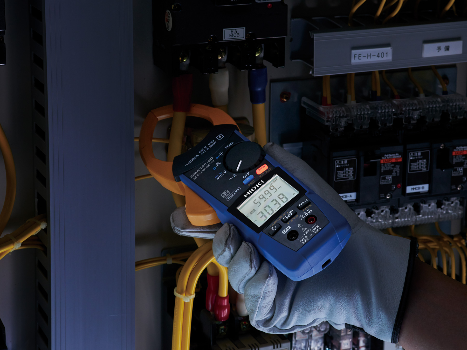 CM4141-90 - True RMS Clamp Multimeter, 2000 A AC with 3 Current Ranges