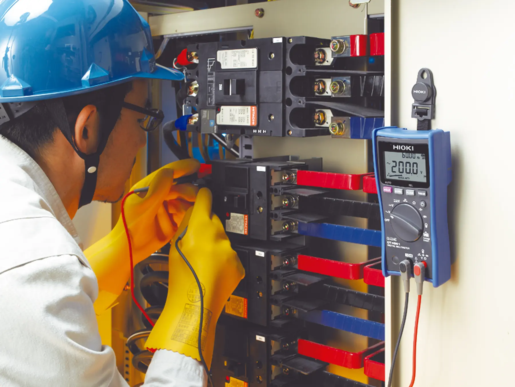 HIOKI DT4281 digital multimeter true rms measurement with Z5004 magnetic strap