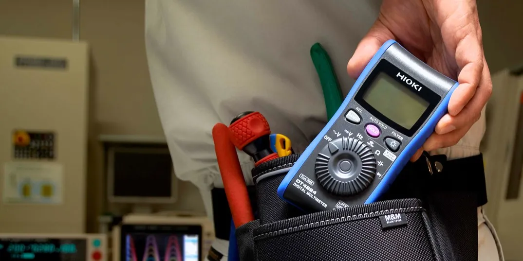 HIOKI DT4224 digital multimeter cat iii 600v cat iv 300v portable