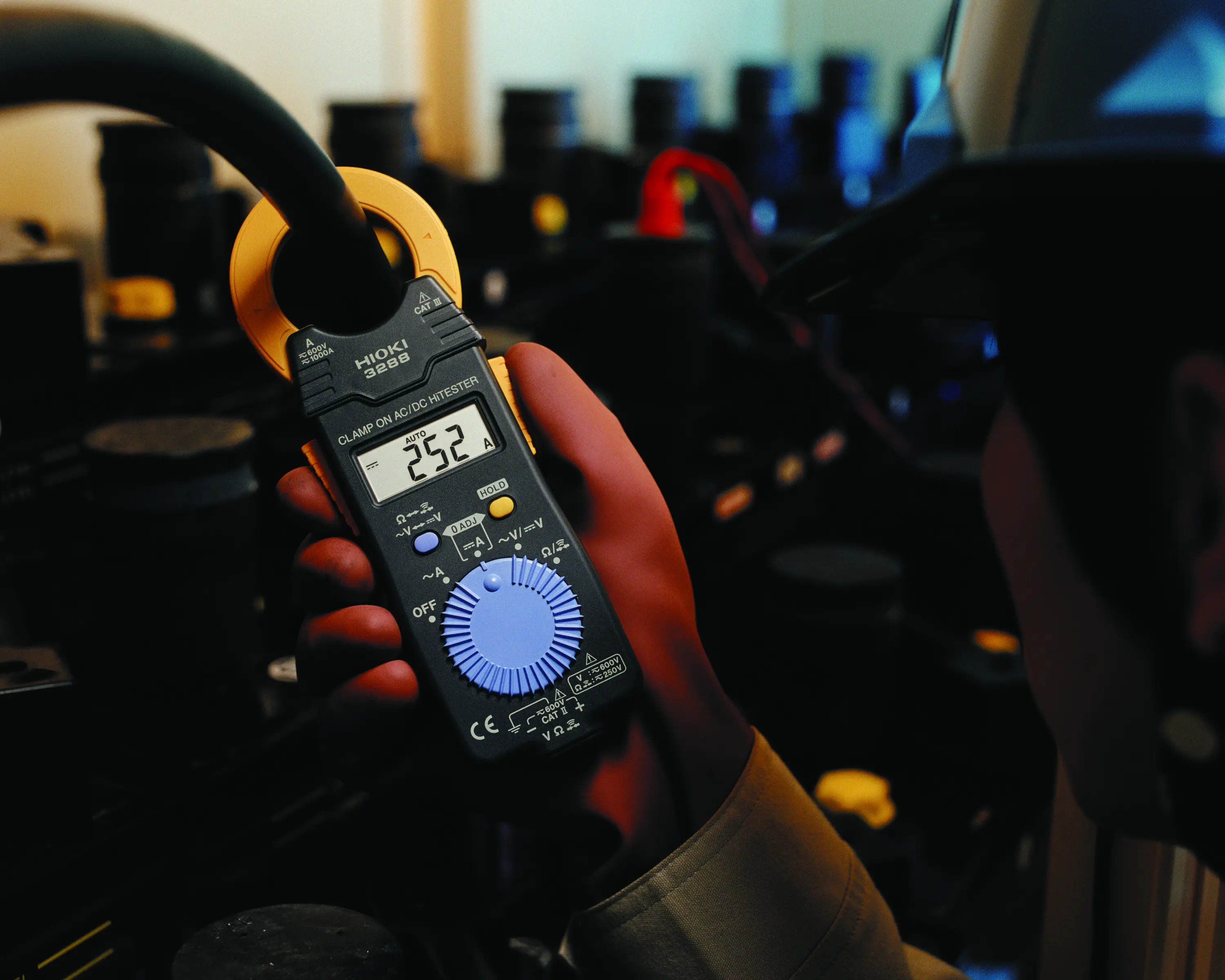 3288 - AC/DC Clamp Meter with 1000 A Current Range