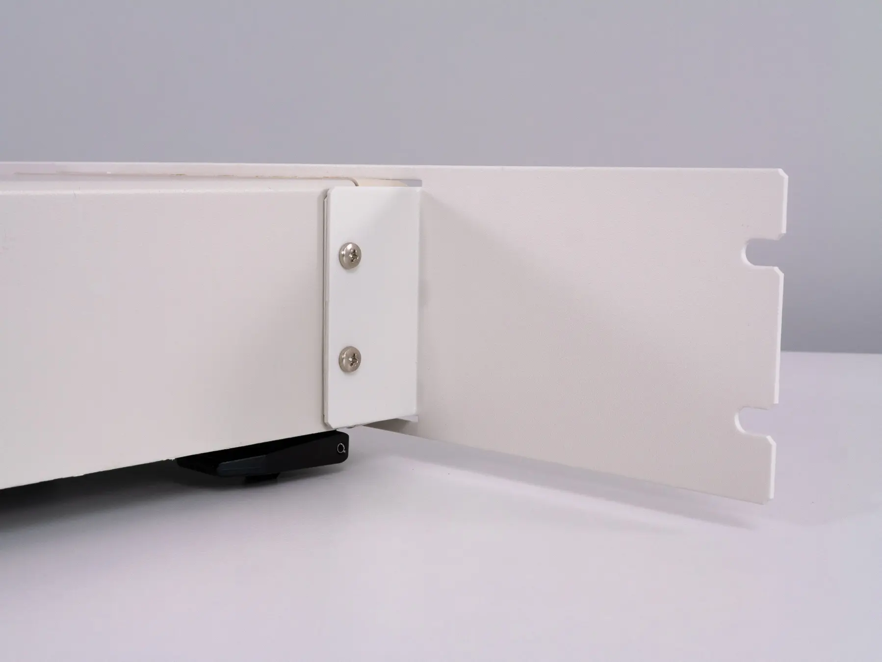 EU3545A - 19-inch rack-mount kit for RM3545 series